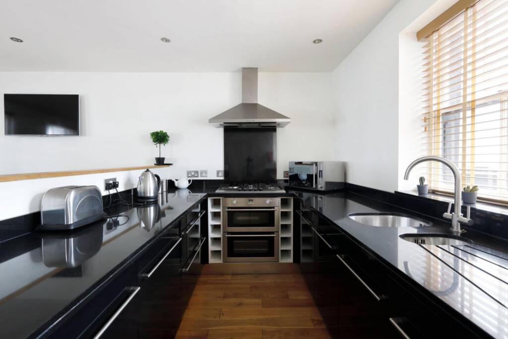 Beautiful 2 Bedroom Mews House With Parking By The Beach Brighton Luaran gambar